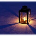 En lykta lyser i mörkret